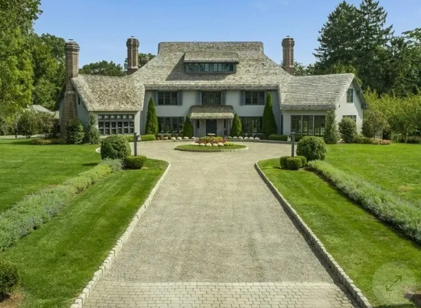 Sydney Sweeney and Amanda Seyfried have teamed up to star in the movie adaptation of Freida McFadden's bestselling novel, "The Housemaid," which is being filmed at a sprawling home in New Jersey. (Realtor.com)